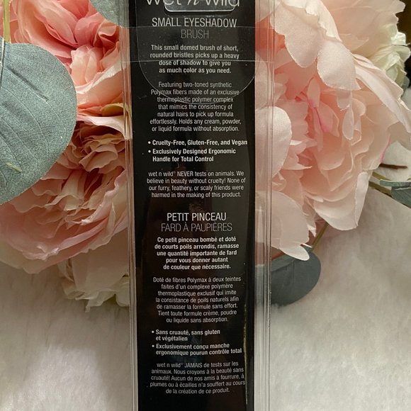 Wet n Wild White & Pink Small Eyeshadow Brush NIB - Picture 4 of 4